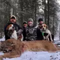 Наглец: Телевизионен водещ уби планински лъв и качи снимка във Facebook