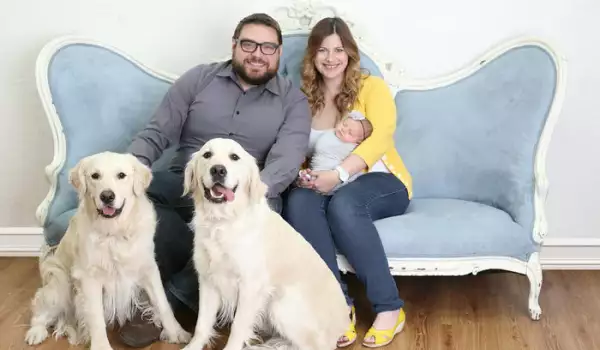 Тези кучета помогнаха на бебе да избяга от стаята си, а то ги почерпи
