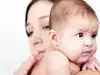 Как да накараме бебчето да се оригне?