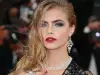 На колене Кара Делевин предложила брак на приятелката си