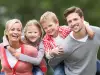 Защо децата копират родителите си?