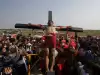 Филипински католици се разпъват на кръст за Разпети петък