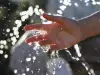 На Ивановден кумовете да изкъпят младоженците със светена вода!